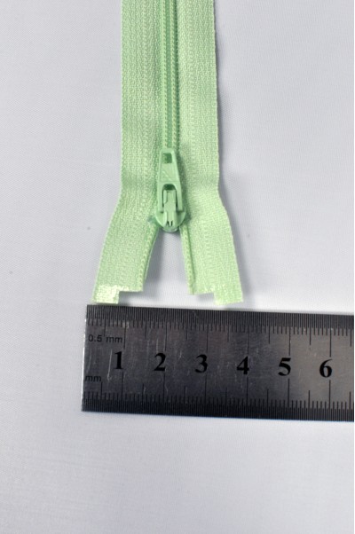 ZIP036 4號拉鏈 單頭拉鏈  聚酯牙拉鏈款式  開尾拉鏈款式  不設單獨拉鍊訂購 正面照